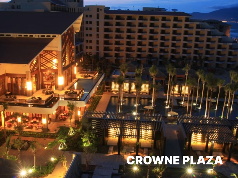 Tien ich can ho FPT Plaza 3 den Crowne Plaza 1